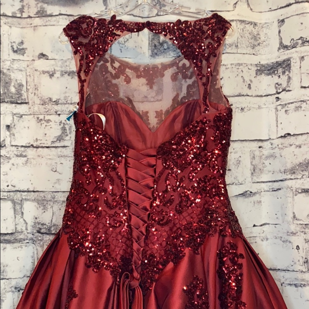 Mary’s - prom dress - Picture 2 of 2